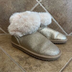 The Children’s Place Girls Teddy Boots Size 3 Gold Glitter Faux Fur Lined EUC!